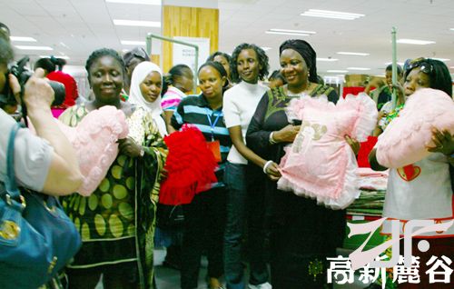 非洲多国刺绣学员参观梦洁家纺