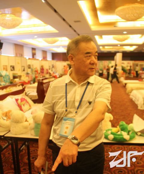 中国家纺产品设计中心总设计师徐行健主任
