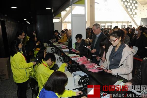 2013上海国际家纺展将于今日闭幕，展会吸引了海内外万余名专业买家观展