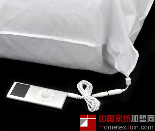 日本厂商Century近日推出一款“快眠！音枕”，音乐枕头