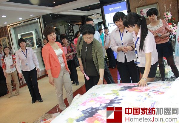 中国女企业家协会会长朱蕤一行参观雨兰家纺