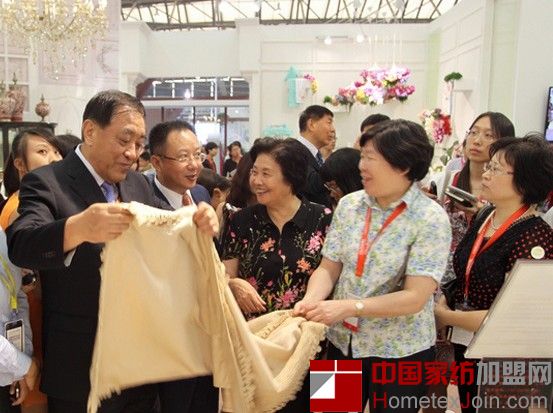 每年的家纺展，江苏梦兰家纺的展位一直都是展会上的亮点