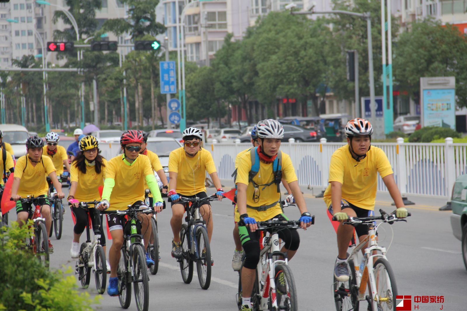南方寝饰自行车骑行活动 倡导“低碳生活”新概念