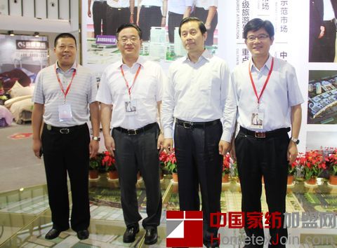 叠石桥国际家纺城受邀在宁参加第十五届江苏服装节