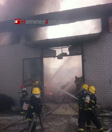    6月29日快讯：今天下午，据网友爆料，国内知名家纺品牌居梦莱总部发生火灾。中国家纺加盟网记者立即赶往现场，发现浓烟冲天，产生的浓烟高达近千米。居梦莱家纺厂房笼罩在滚滚浓烟中，还可以看到熊熊大火在厂房燃烧。