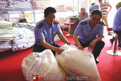 严查严打——叠石桥家纺市场查处制假网供店目击记