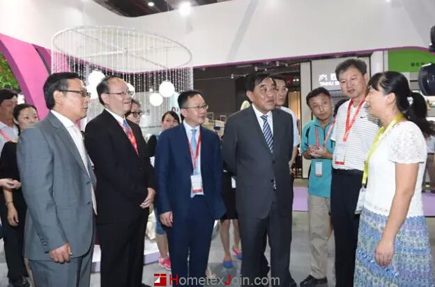王天凯等领导参观21届上海国际家纺展